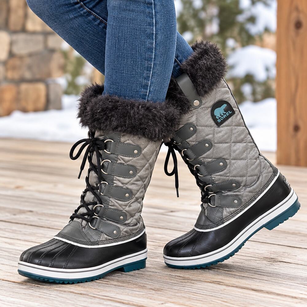 Sorel Women’s Winter Snow Boots Size 8 Silver Gray Black Faux Fur Quilted